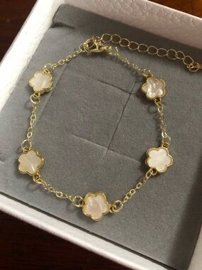 14kt Gold Plated Clover Bracelet with White Mother-of-Pearl Iridescent Inlay
